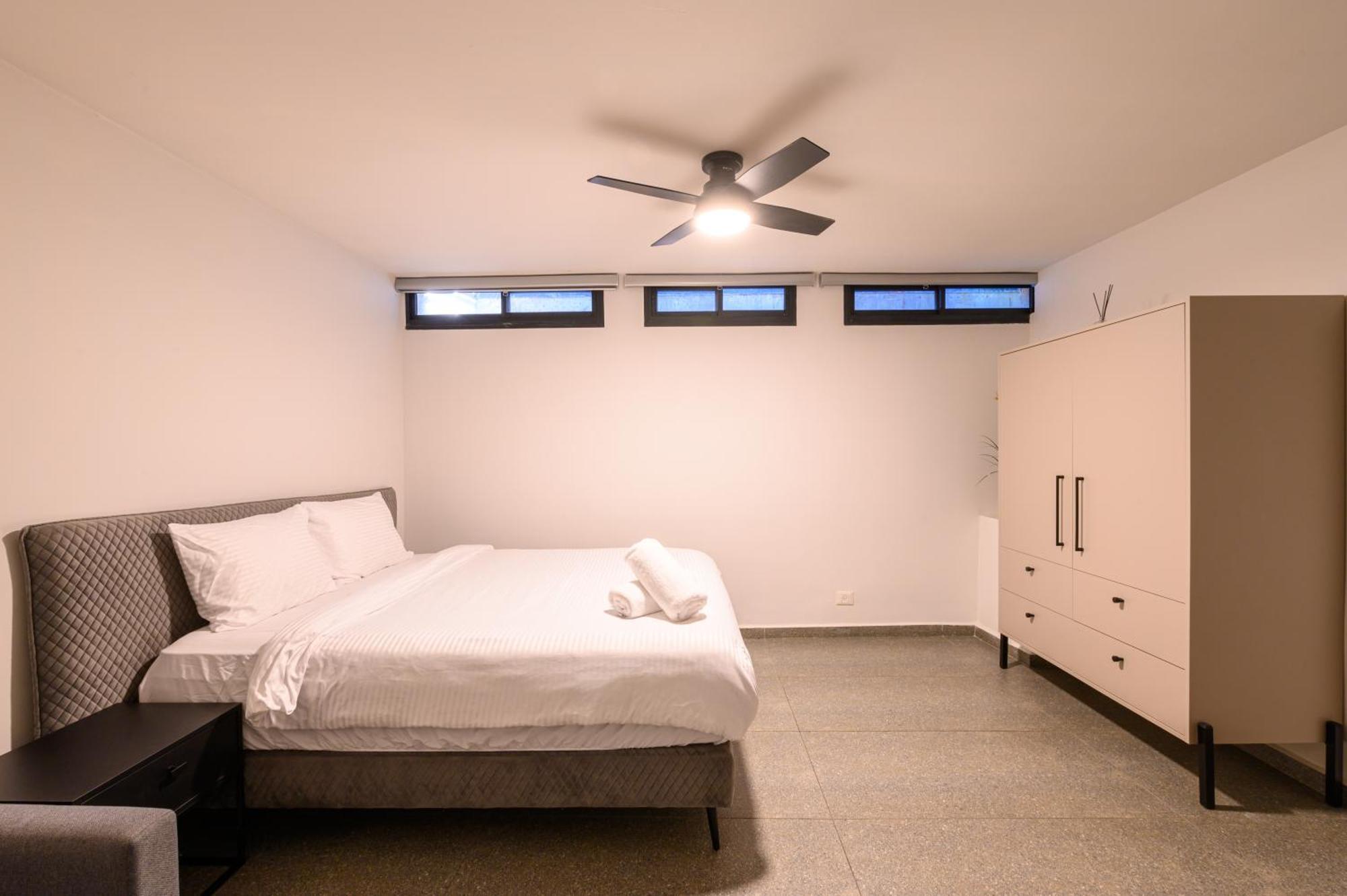 Rokah Luxury Villa At Ramat Hahayal Tel Aviv Habitación foto