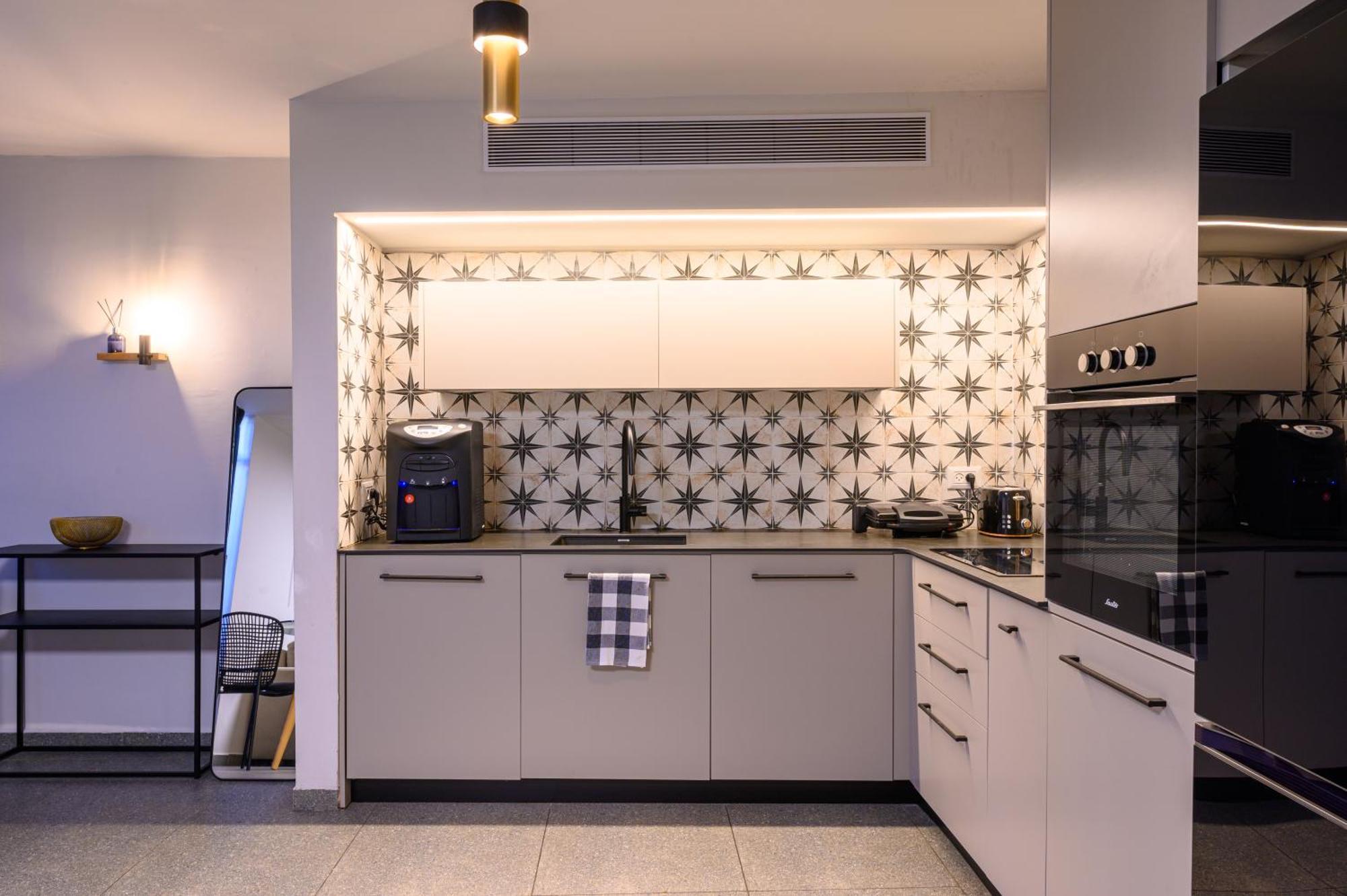 Rokah Luxury Villa At Ramat Hahayal Tel Aviv Habitación foto