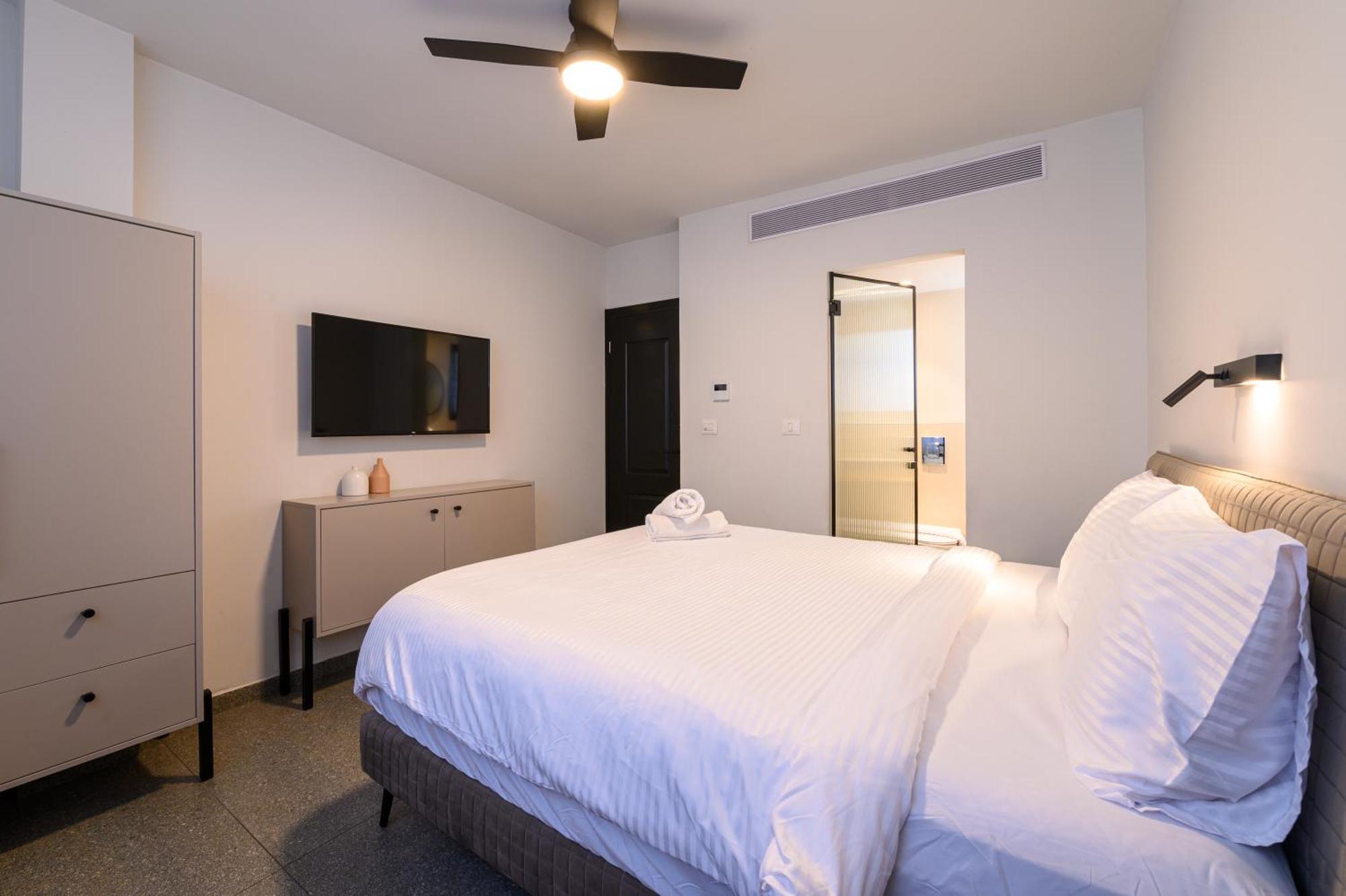 Rokah Luxury Villa At Ramat Hahayal Tel Aviv Habitación foto